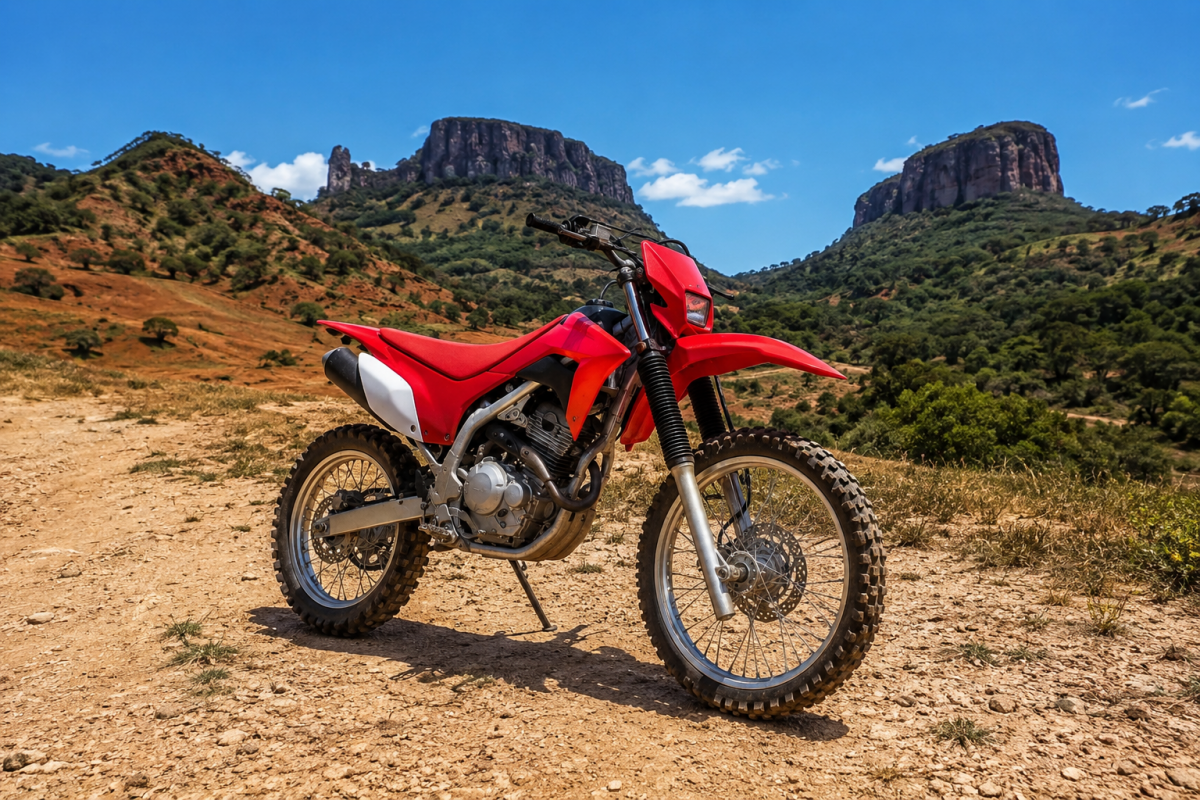 moto off-road em trilha com foco na resist&ecirc;ncia da bateria